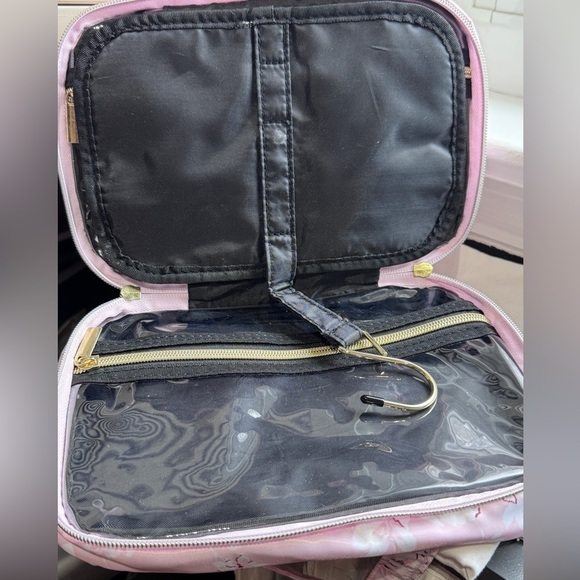 ๐ Stunning Innovative Yumi Kim Make Up Case or Travel Case ๐ - Picture 15 of 16